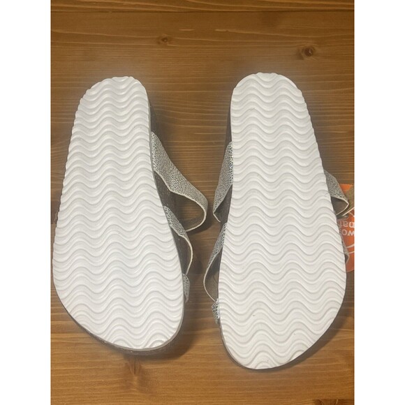 Wonder Nation Girls Silver Iridescent Footbed Thong Sandal 6 - Picture 8 of 12